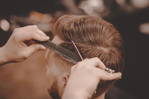 FRISEURSALON ALAN SCHWERIN, HAARSCHNITT MIT SCHERE UND RASIERER